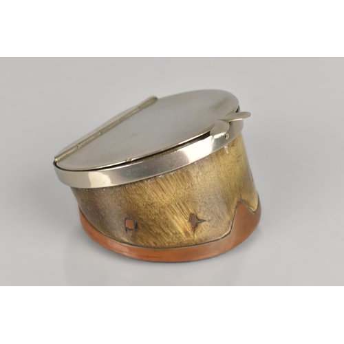 127 - A Small Late Victorian Hoof Snuff Box with Silverplate Mounted Lid and Bronze Horseshoe, 4.5cm high