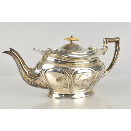 189 - A George V Silver Teapot by Hawksworth, Eyre & Co. Ltd, London Hallmark 1914, 658g 29x15x13.5g (Ivor... 