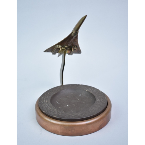 60 - A Novelty Desktop Ashtray with Copper and Brass Model of Concorde and Ceramic Inset Bowl, 18.5cms Lo... 