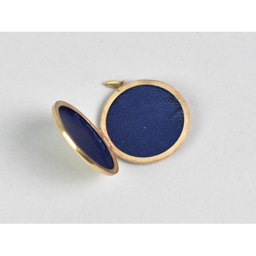 A Large 9ct Gold Vintage Circular Locket with Engraved Decoration, 30 ...