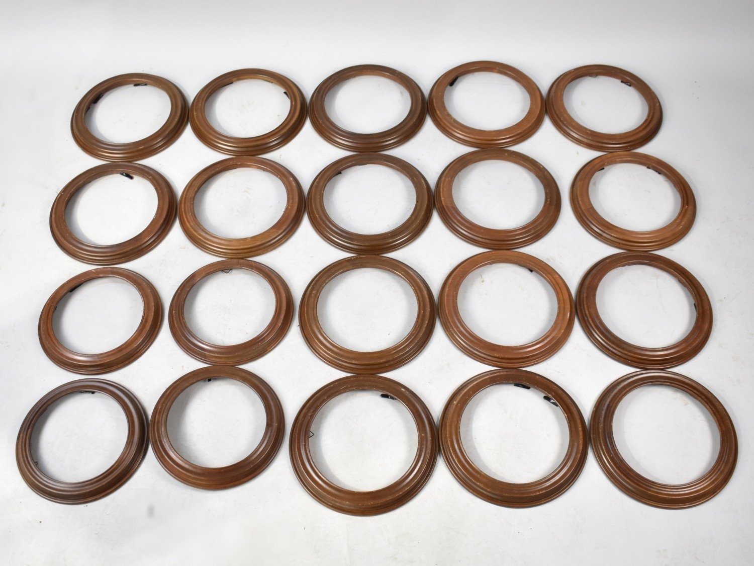 A Set of 20 Circular Wall Hanging Wooden Plate Frames, Mainly for 22cms ...