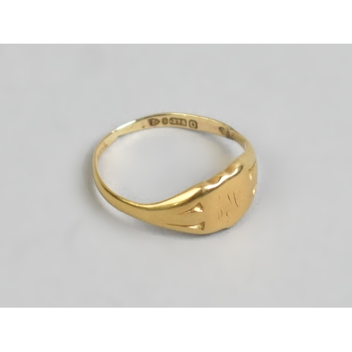 8 - A Victorian 9ct Gold Signet Ring, Shield Shaped Head with Fluted Shoulders, Chester Hallmark for 188... 