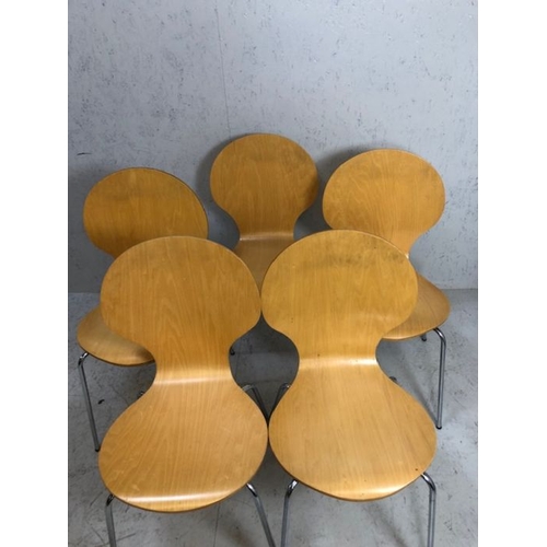 132 - Retro chairs, 5 modern plywood formed bistro chairs in a 60s design, with chrome metal legs