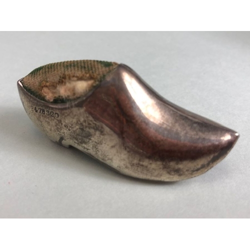 14 - Silver English, silver pin cushion in the highly unusual shape of a clog, Birmingham hallmark for 19... 