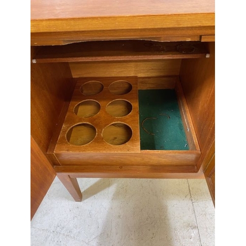 152 - Mid century furniture, 1970s long sideboard, on slayed legs  comprising of a 2 door central cupboard... 