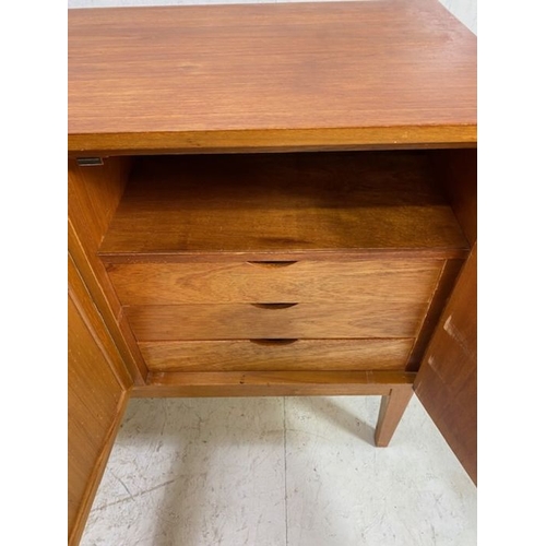 152 - Mid century furniture, 1970s long sideboard, on slayed legs  comprising of a 2 door central cupboard... 