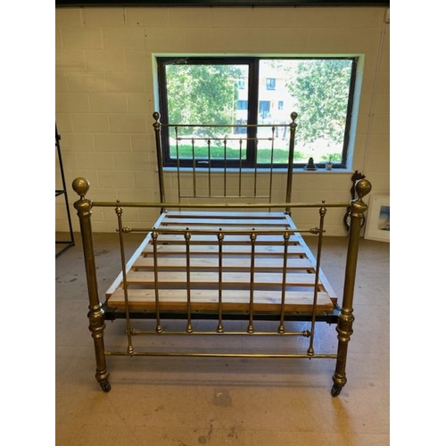 178 - Antique bedstead, double bed frame with brass head / foot boards of standard spindle an knob design,... 