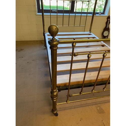 178 - Antique bedstead, double bed frame with brass head / foot boards of standard spindle an knob design,... 