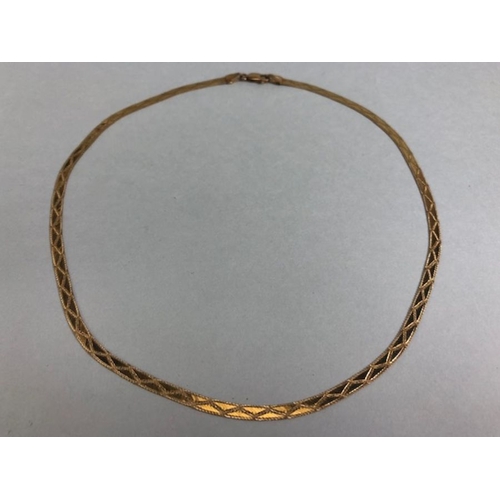 27 - 9ct Gold flat link necklace marked ITALY approx 40cm in length and 5.3g