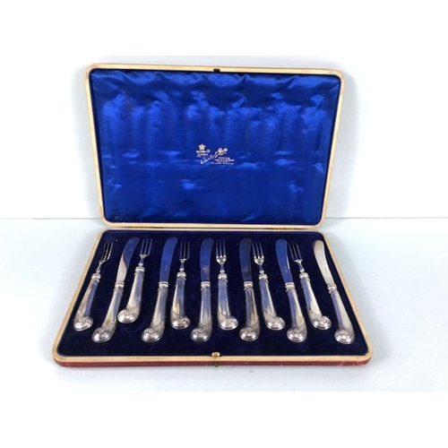 32 - Fully hallmarked twelve piece Silver handled (EPNS blades) fruit knife and forks by makers Harrison ... 