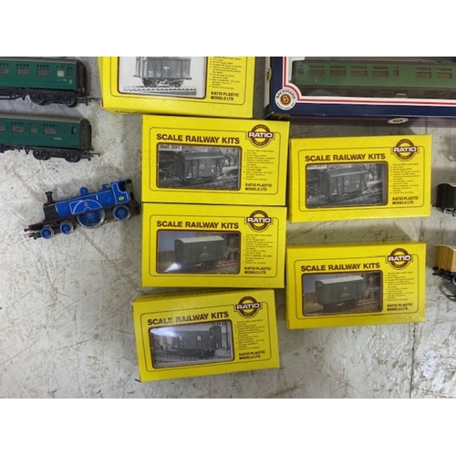 340 - Model railway interest, a quantity of model railway items to include  Boxed Hornby 00 boxed coaches,... 