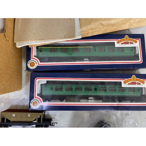 340 - Model railway interest, a quantity of model railway items to include  Boxed Hornby 00 boxed coaches,... 