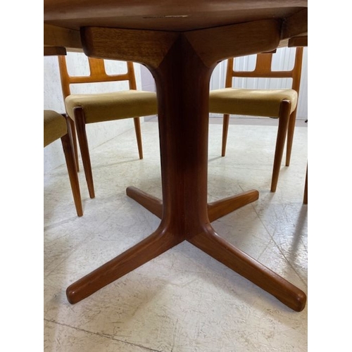 376 - Mid Century style extending circular dining table by Diethelm Scan Style on pedestal feet, approx 12... 