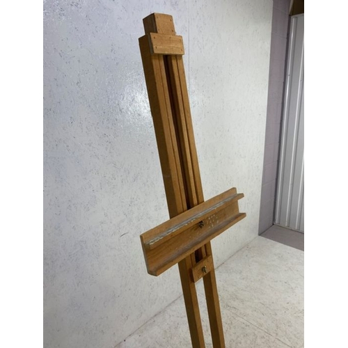 390 - Adjustable artist's easel by Winsor & Newton