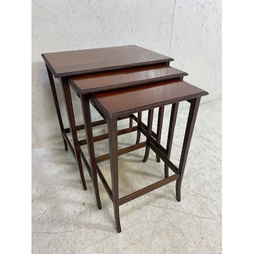 392 - Vintage furniture, a nest of 3 mahogany occasional tables, approximately 45 x 32 x 53cm