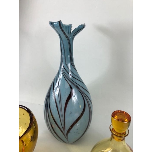 395 - Vintage glass, a collection of vintage Amber glass to include decanter with glasses, vase, bowl, and... 