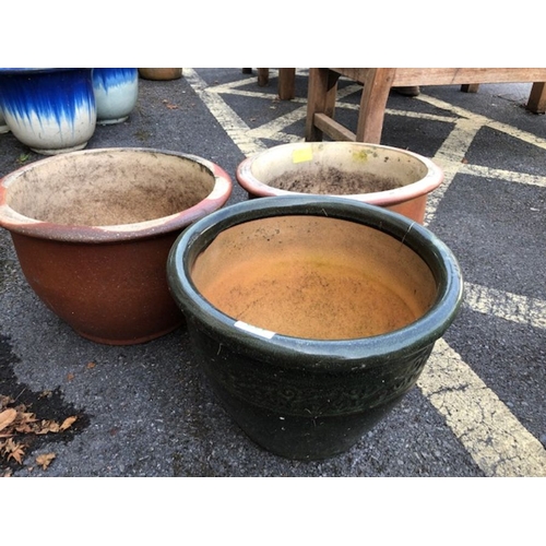 408 - Three modern garden pots (3)