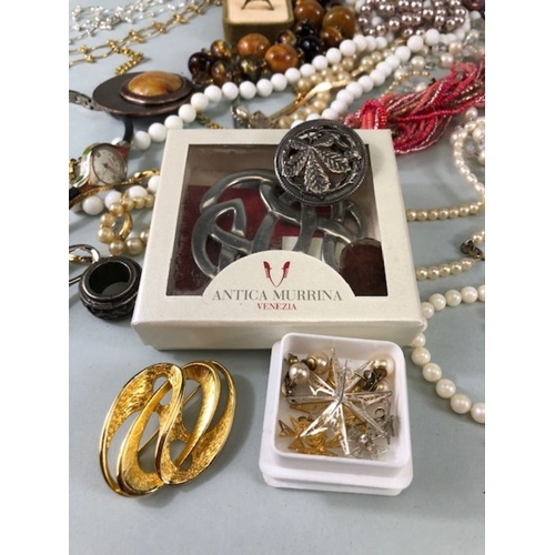 77 - Costume jewellery, quantity of vintage costume jewellery to include strings of Pearls,strings of bea... 