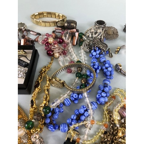 78 - Costume Jewellery, a Quantity of vintage costume jewellery to include strings bead s, broaches earri... 