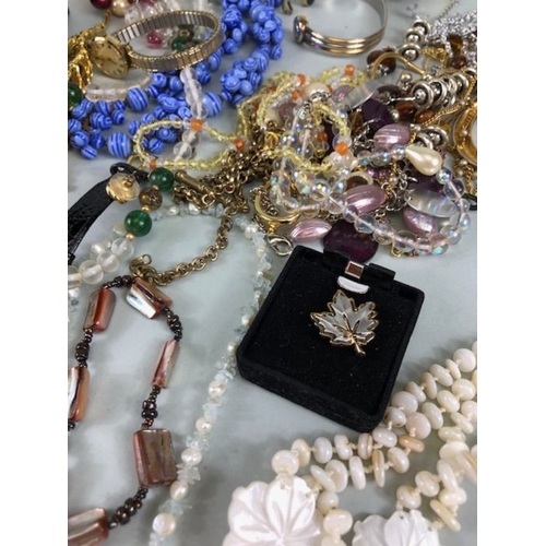 78 - Costume Jewellery, a Quantity of vintage costume jewellery to include strings bead s, broaches earri... 