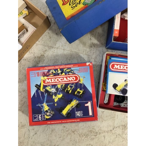 82 - Vintage Toy Interest, a large quantity of Bayko building blocks  to include sets in their original b... 