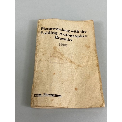 84 - Scientific interest, 3 draw t telescope with leather binding, 1922 Folding Autographic Brownie Camer... 