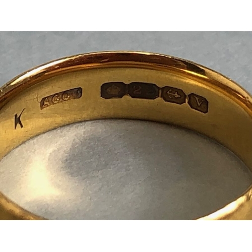 9 - 22ct Gold ring size K and approx 5.0g