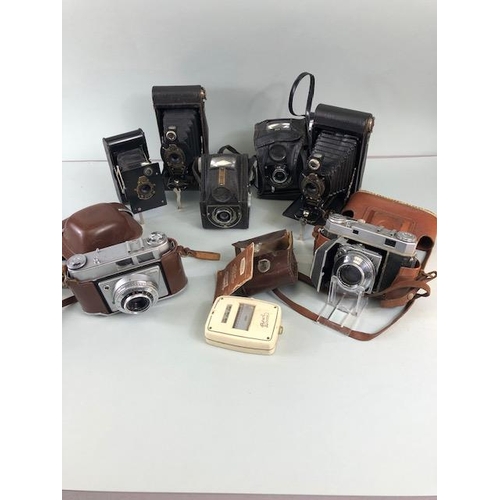 140 - Vintage Cameras, collection of early 20th century cameras to include, Brownie No 2 bellows Autograph... 