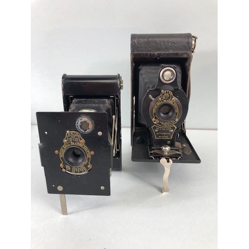 140 - Vintage Cameras, collection of early 20th century cameras to include, Brownie No 2 bellows Autograph... 