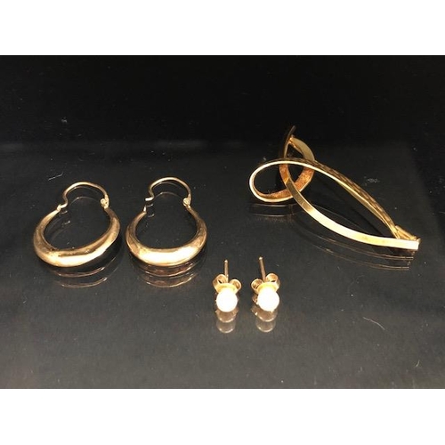 15 - 9ct Gold Brooch and two pairs of 9ct Gold earrings (all A/F) total weight approx 5.1g