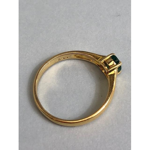 17 - 18ct yellow Gold ring set with a single faceted Emerald in a four claw setting. The Emerald approx 5... 