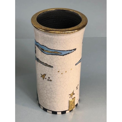 172 - Art pottery, ceramics, a collection of modern designed an decorated ceramics to include a cylinder v... 