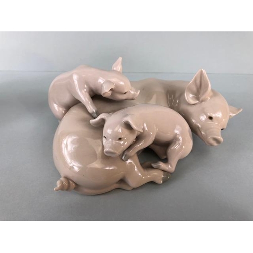 189 - Collection of China Ornaments to include Lladro pig family, Border Fine arts Hog wash money bank, Fo... 