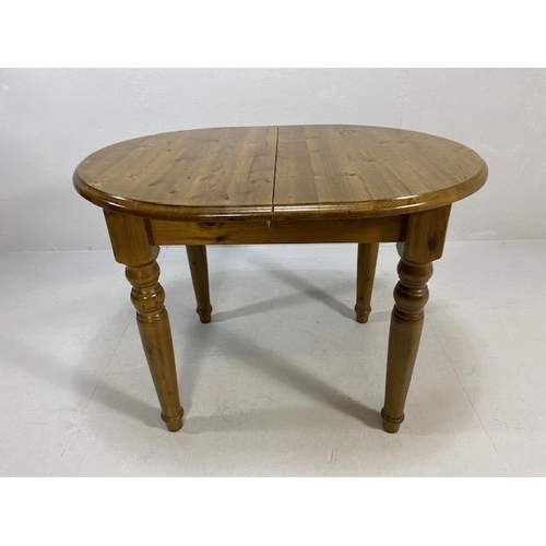 217 - Pine furniture, modern oval extending table on turned legs, approximately 79 x 41 x 76 cm (approx 10... 