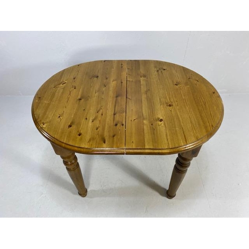 217 - Pine furniture, modern oval extending table on turned legs, approximately 79 x 41 x 76 cm (approx 10... 