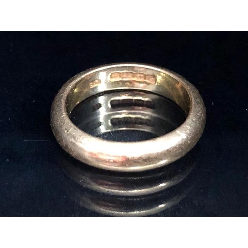 24 - 22ct Gold ring size approx J & 6.6g