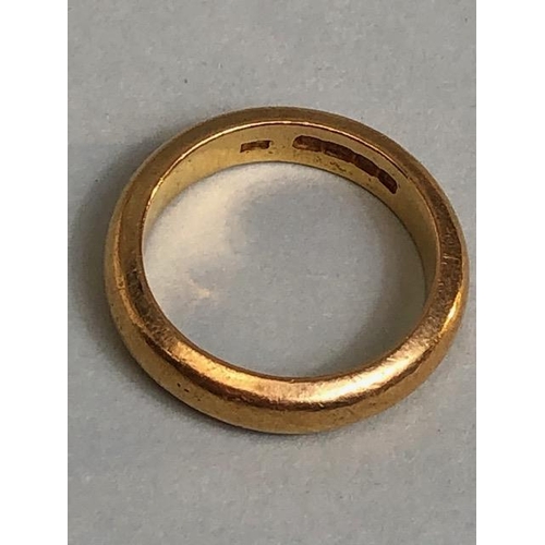 24 - 22ct Gold ring size approx J & 6.6g