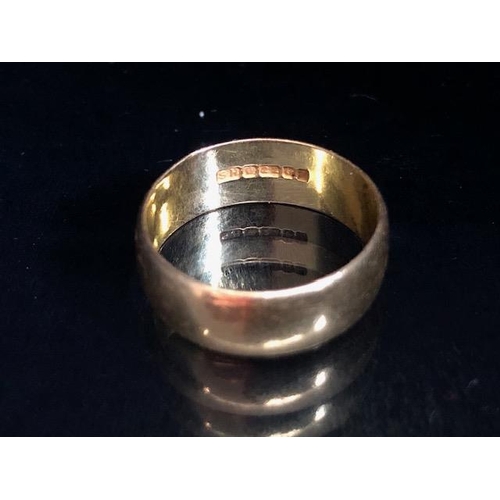 25 - 22ct Gold band approx size 'L' and 4.3g