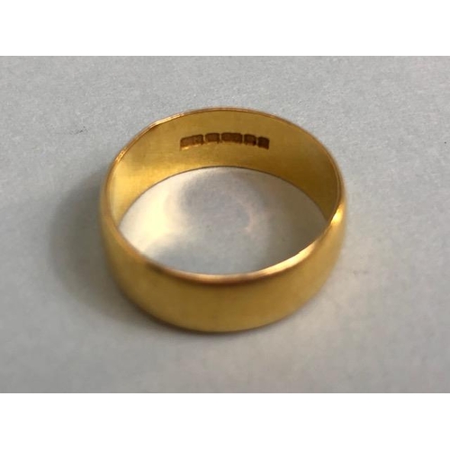 25 - 22ct Gold band approx size 'L' and 4.3g