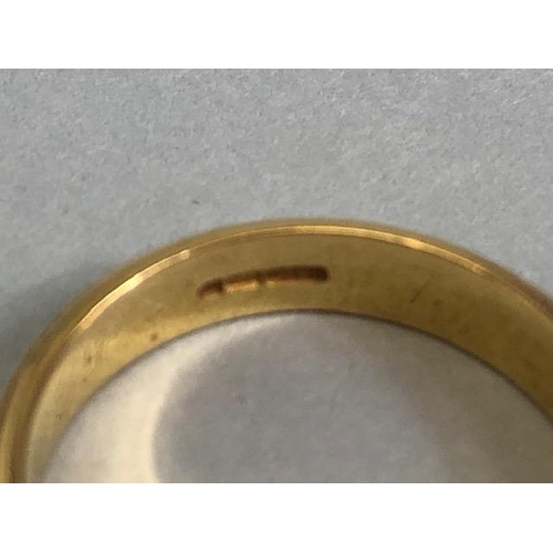 26A - !8ct yellow gold wedding band with knurled edges approximately 3.93g size L1/2