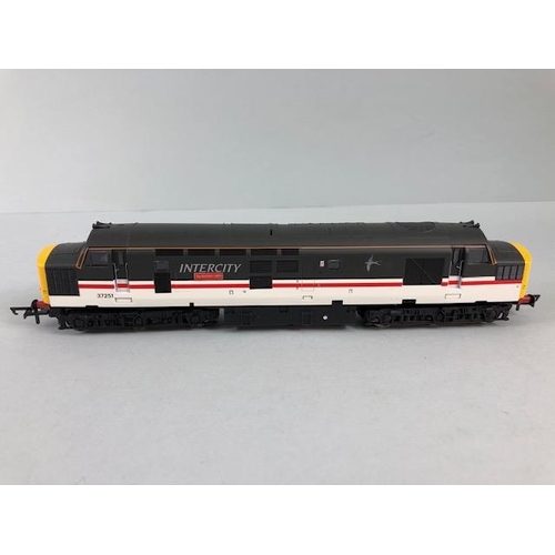 353 - Hornby Railway Interest, R3585 Intercity Class 90 Locomotive 90135, R30180 Br Intercity Class 37 Co-... 