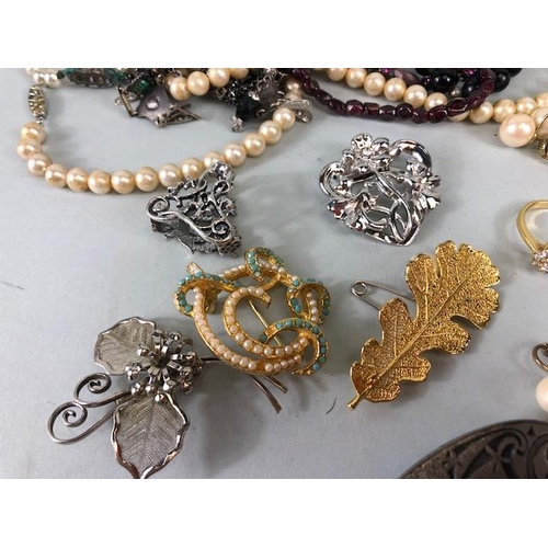 54a - Collection of costume Jewellery