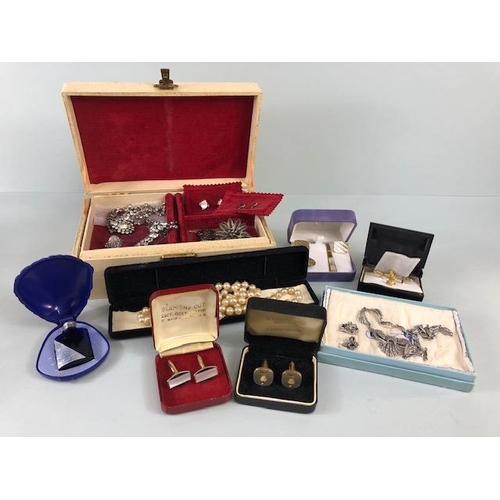 56 - Costume Jewellery, quantity of costume jewellery to include some 925 silver and marcasite, range to ... 