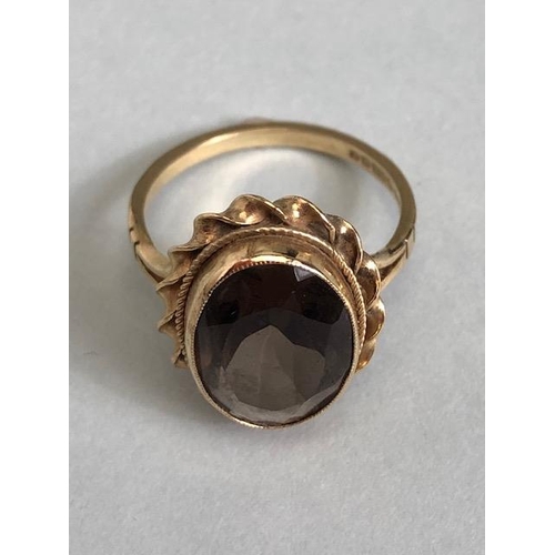 61a - 9ct Gold ring set with a smokey Quartz gemstone approx 13mm x 9mm and size 'L'