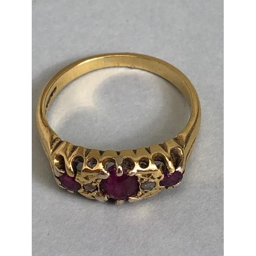 67a - 18ct Gold ring set with red/pink gemstones size approx 'L' & 3.7g