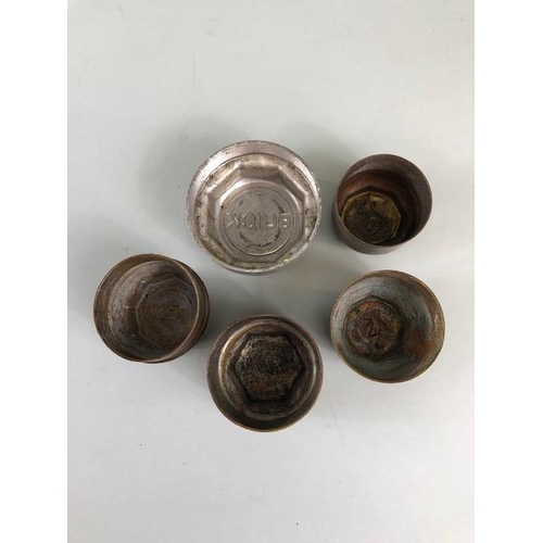 74A - Vintage Automobilia , a collection of threaded hub caps for pre war vehicles to include Ford (in scr... 