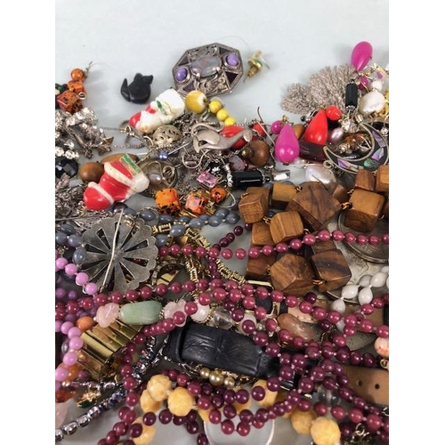 94 - Quantity of costume jewellery to include brooches, watches necklaces etc