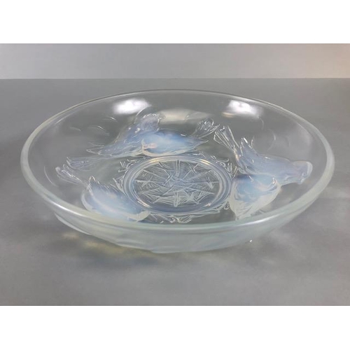 100 - Art Deco opalescent glass bowl moulded with nesting birds, Circa 1930 signed EZAN France, Approximat... 