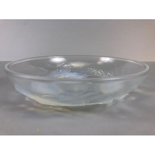 100 - Art Deco opalescent glass bowl moulded with nesting birds, Circa 1930 signed EZAN France, Approximat... 