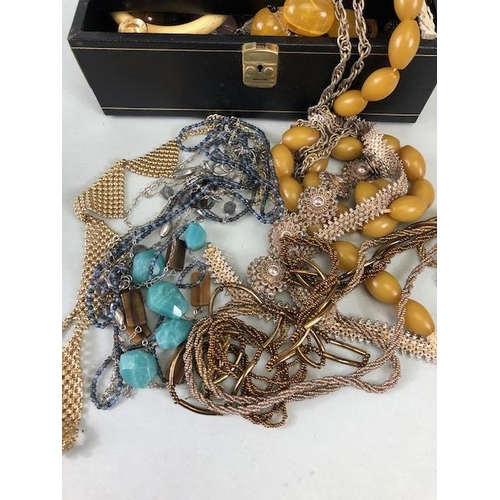 105 - Costume jewellery, a quantity of assorted beads pendants earrings bangles, including filigree white ... 